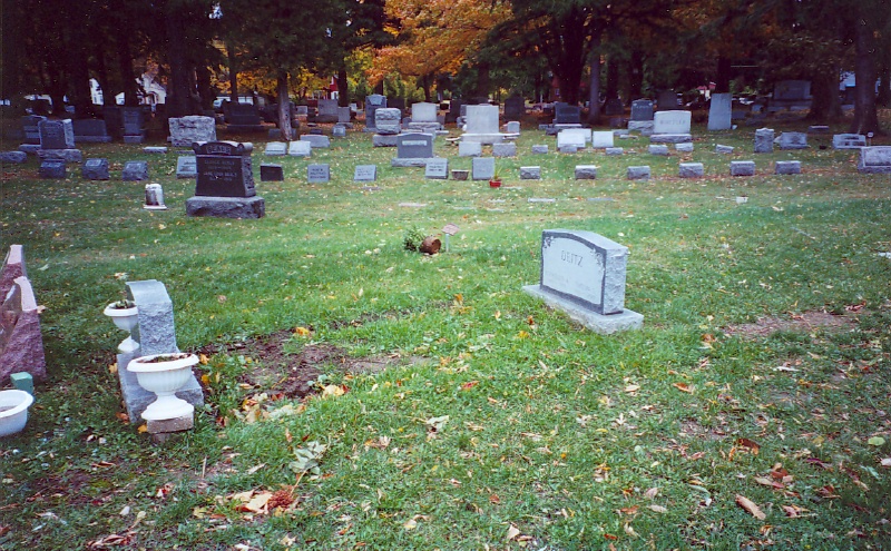 Deitz plot at the Oakwood Cemetery